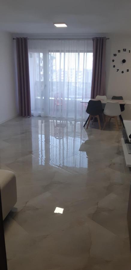 Aqua West Apartment Free Parking- Self Check-In Oradea Extérieur photo