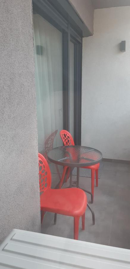 Aqua West Apartment Free Parking- Self Check-In Oradea Extérieur photo