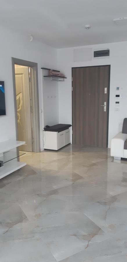 Aqua West Apartment Free Parking- Self Check-In Oradea Extérieur photo