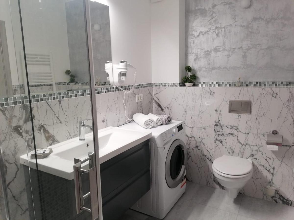 Aqua West Apartment Free Parking- Self Check-In Oradea Extérieur photo
